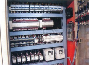 噴涂線控制箱內(nèi)景 噴涂線控制箱內(nèi)景